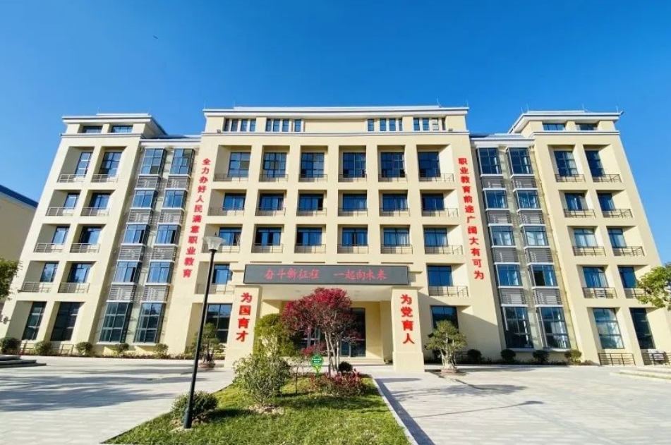 福建中專學(xué)校推薦：福建省永定僑榮職業(yè)中專學(xué)校